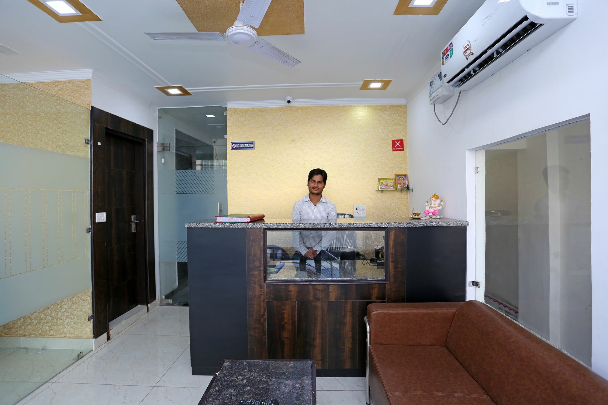 Hotel Aero Stay Нью-Дели Экстерьер фото